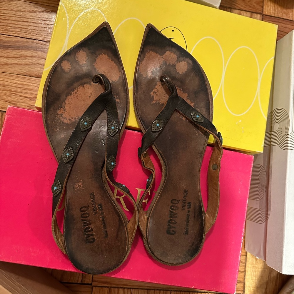 Cydwoq Vintage Sz 9